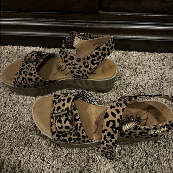 Blowfish - ( Leopard slingback buckle sandal ) Vegan Leather - Picture 5 of 6